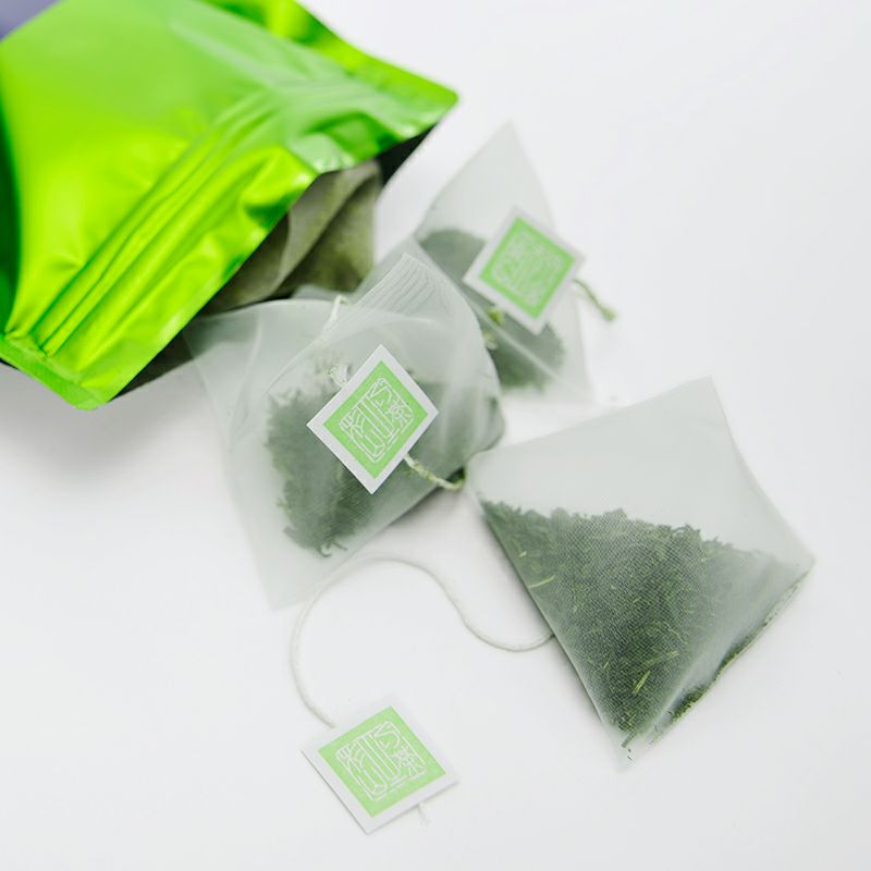 ひもが付いたティーバッグ